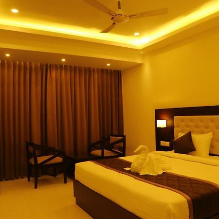 Vsr Grand Hotel Madanapalle Luaran gambar