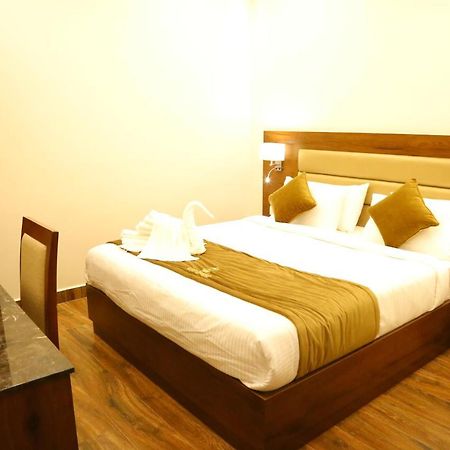 Vsr Grand Hotel Madanapalle Luaran gambar