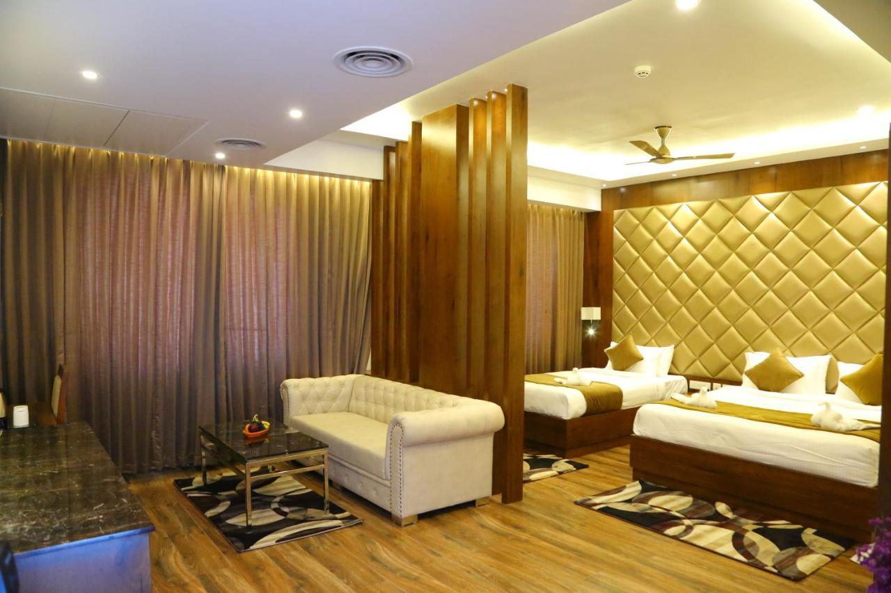 Vsr Grand Hotel Madanapalle Luaran gambar