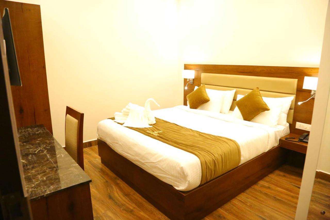Vsr Grand Hotel Madanapalle Luaran gambar
