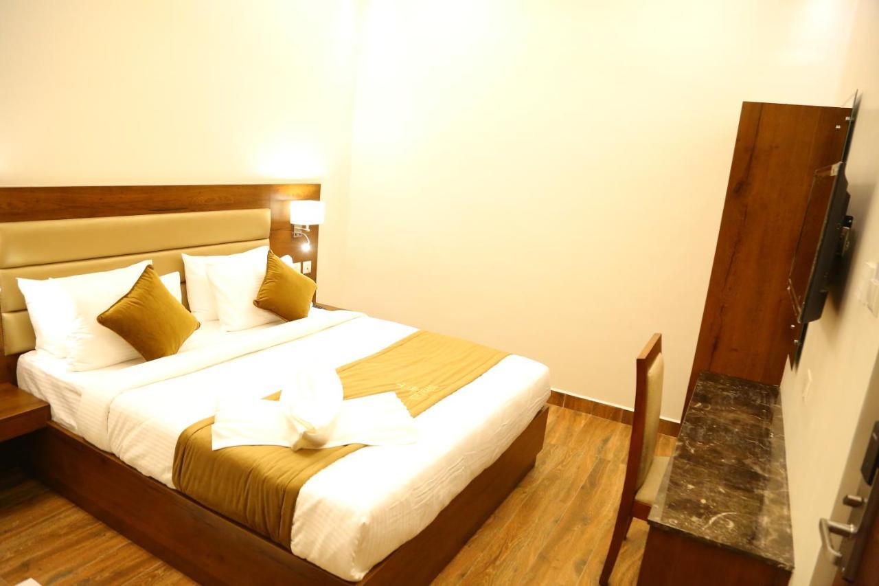 Vsr Grand Hotel Madanapalle Luaran gambar