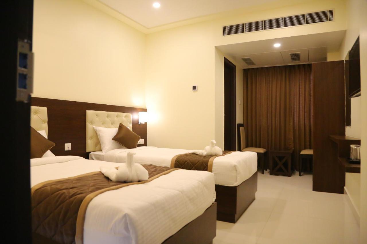 Vsr Grand Hotel Madanapalle Luaran gambar