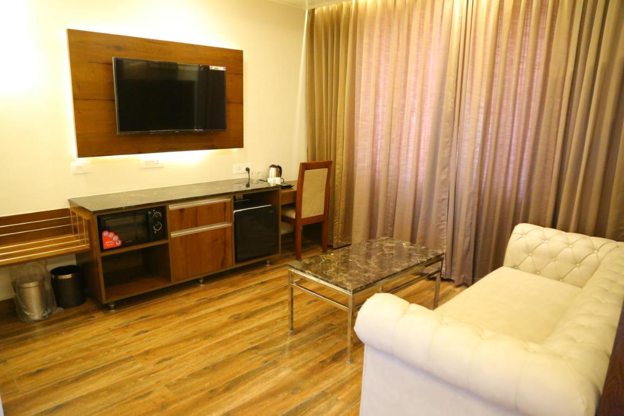 Vsr Grand Hotel Madanapalle Luaran gambar