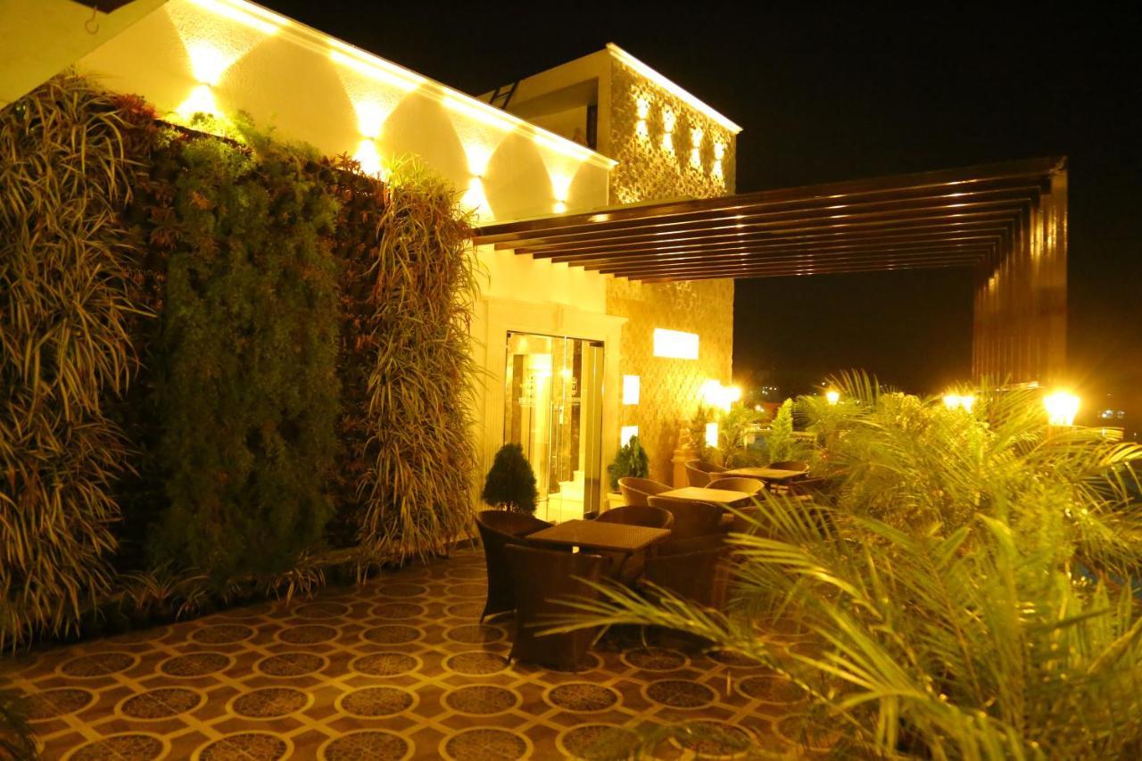 Vsr Grand Hotel Madanapalle Luaran gambar