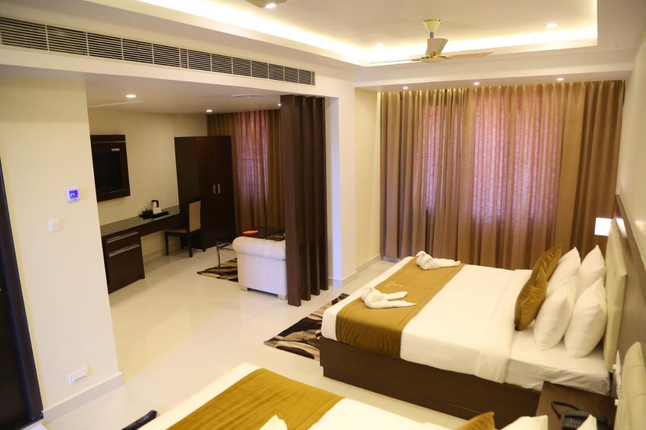 Vsr Grand Hotel Madanapalle Luaran gambar