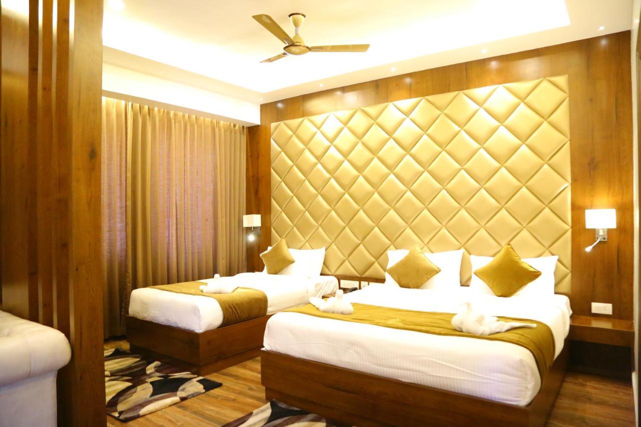 Vsr Grand Hotel Madanapalle Luaran gambar