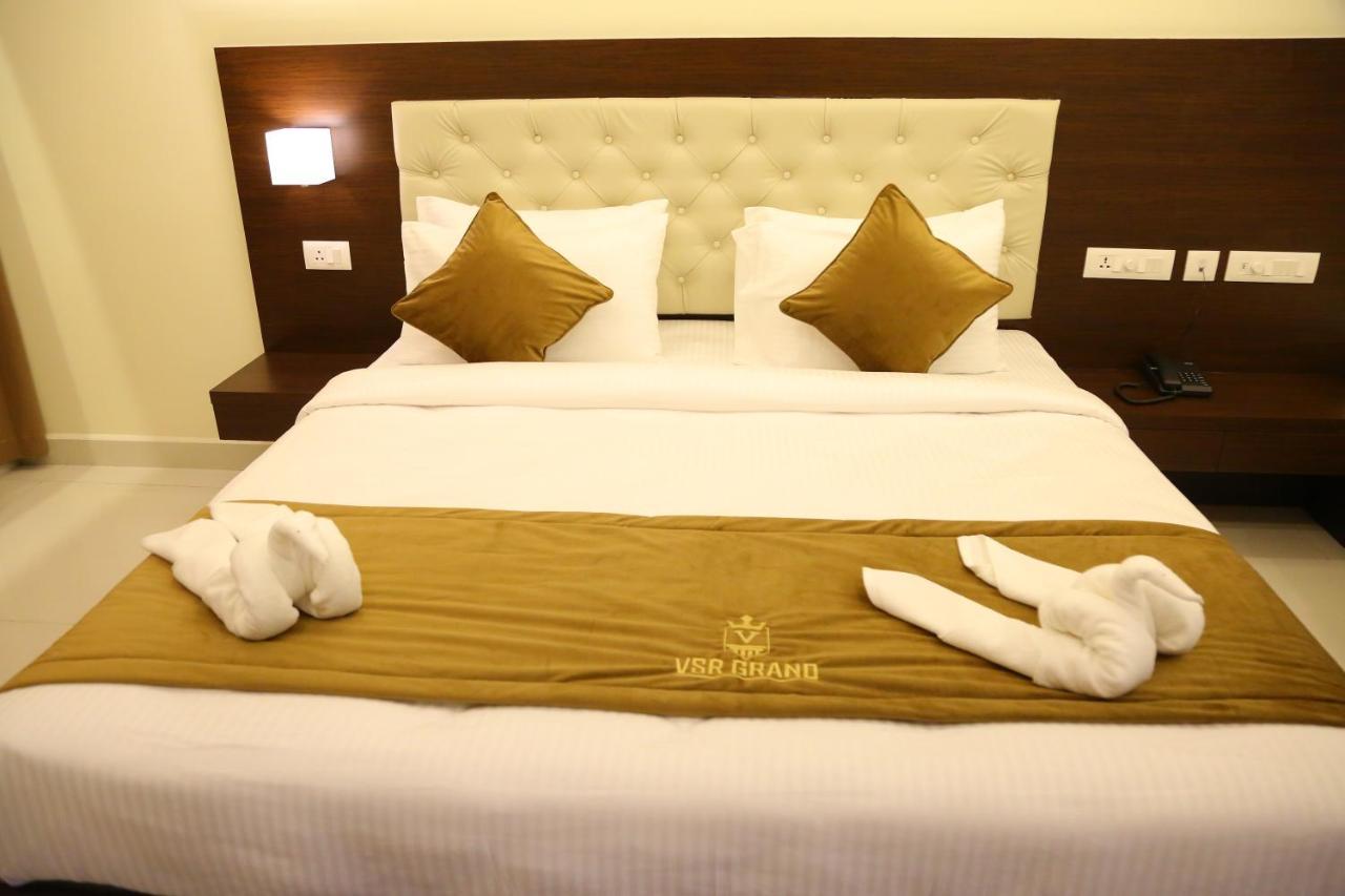 Vsr Grand Hotel Madanapalle Luaran gambar