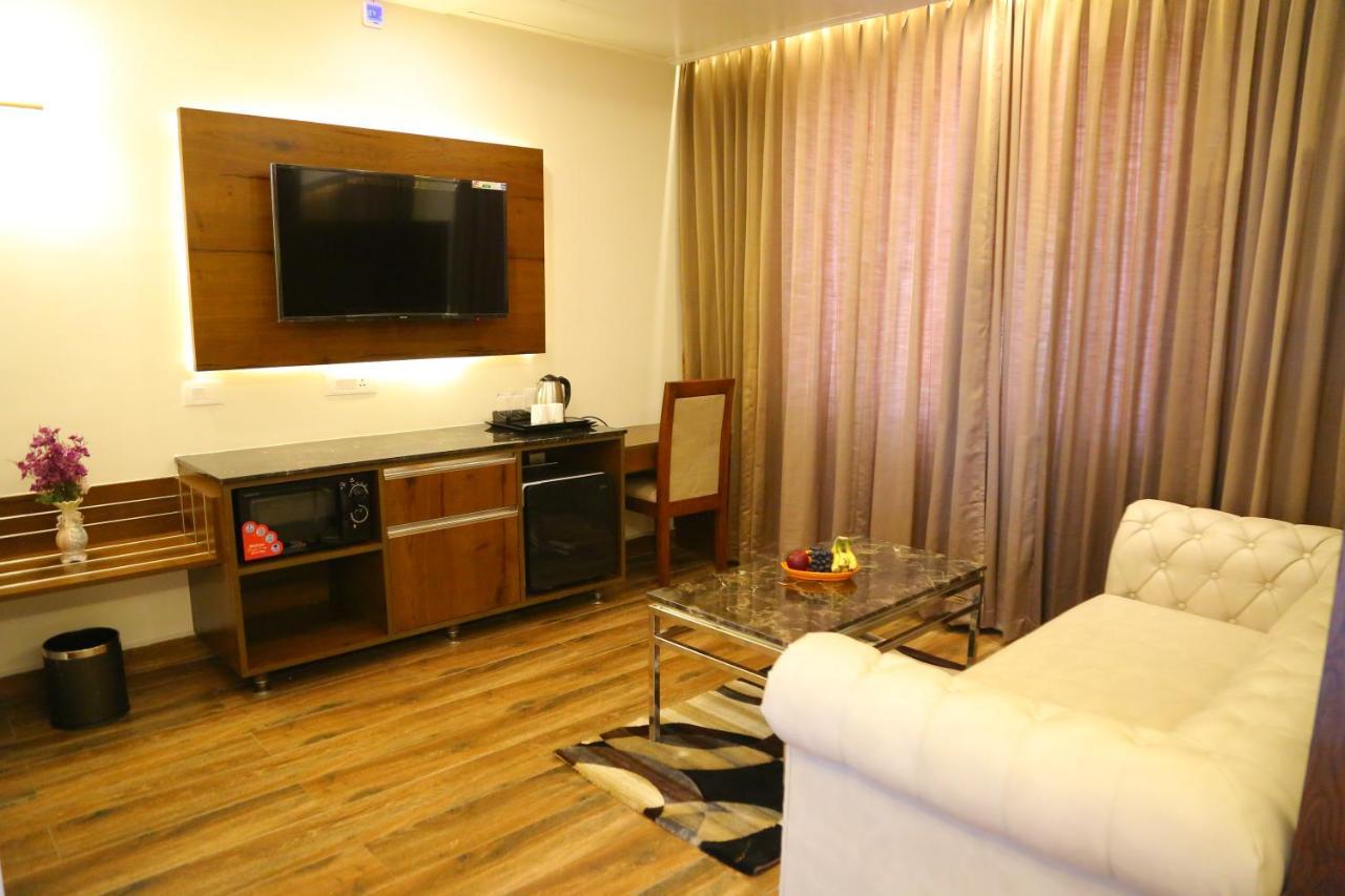 Vsr Grand Hotel Madanapalle Luaran gambar