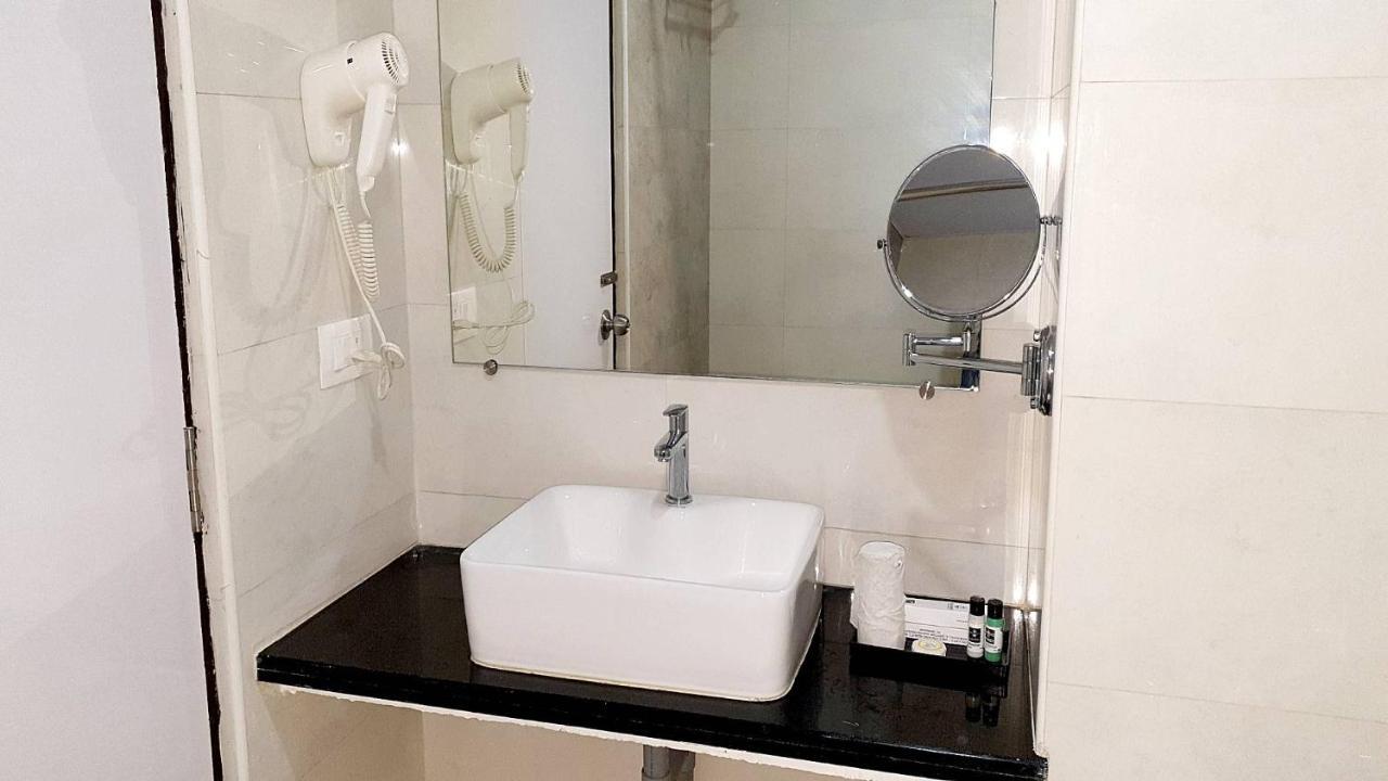 Vsr Grand Hotel Madanapalle Luaran gambar